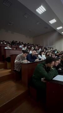 Какая надпись была на одной из стен Брестской крепости и какие военные операции относятся к 1943-му? Студенты, суворовцы, юнармейцы и общественники пишут тест по истории Второй Мировой войны