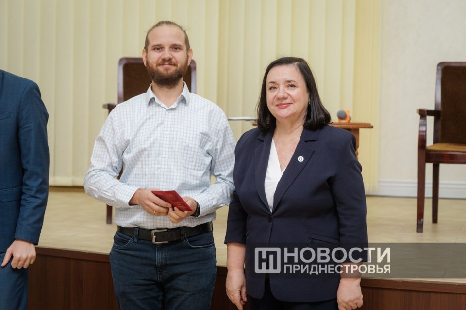 Айтишники, организовавшие благотворительную акцию по сборке компьютеров для детей из малоимущих семей, награждены волонтерскими наградами