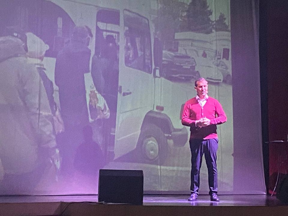 Сначала - видеовопрос от школьников