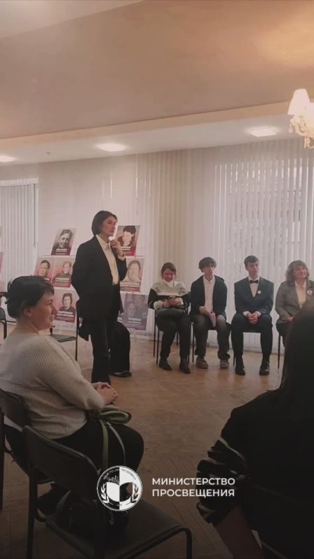 Для участников республиканского форума ко Дню добровольца провели четыре тренинга