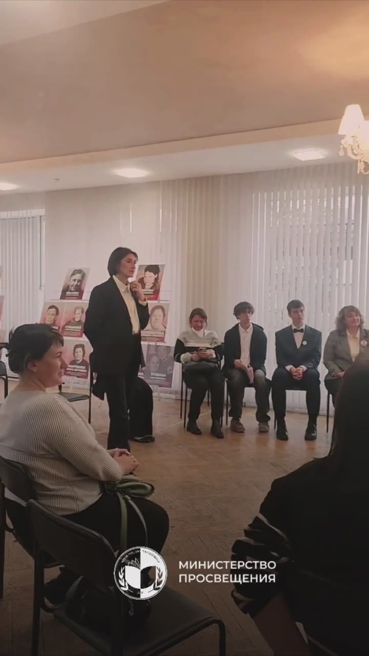 Для участников республиканского форума ко Дню добровольца провели четыре тренинга