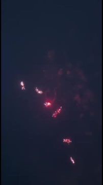 Главная ёлка Рыбницы засверкала огнями