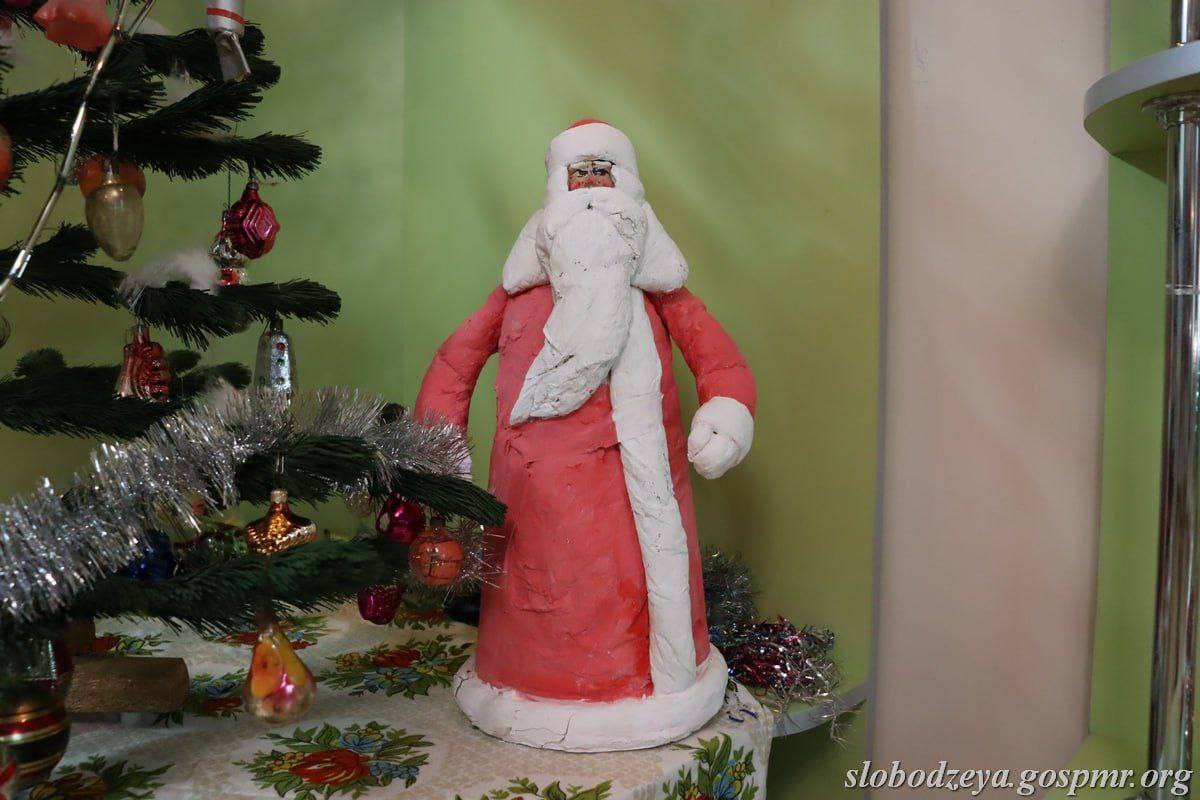 В музеях Слободзейского района открылись ретро-ёлки и выставки новогодних открыток