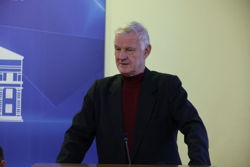 Выступая на круглом столе, депутат Андрей Сафонов обсудил со студентами факультета госуправления Приднестровского госуниверситета современные вызовы, с которыми сегодня сталкивается приднестровский парламент