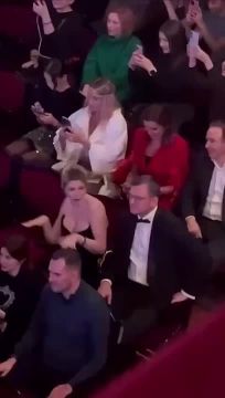 Экс-глава МИД Украины Кулеба, который заявил, что не идет на фронт, потому что не получил повестку, сходил с невестой на концерт Монатика — издание "Страна"
