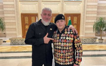 Золотов также наградил и а