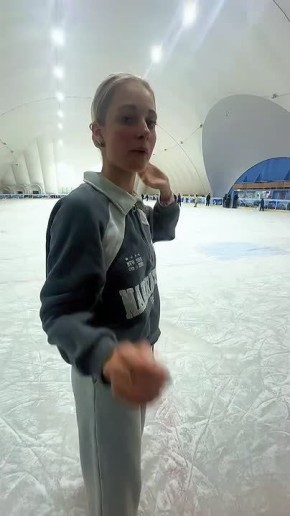 На катке в Тирасполе сняли модное видео из Тиктока