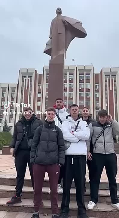 «Good! Good! Good!» – иностранные туристы открыли для себя на столичном Зеленом рынке новый «суперфуд»