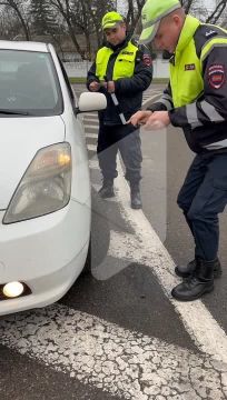 Сотрудники ГАИ проверяют, все ли водители «переобули» свои машины