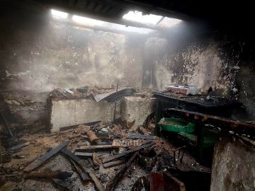 В Хрустовой люди предотвратили возгорание дома - они остановили пожар, начавшийся в пристройке