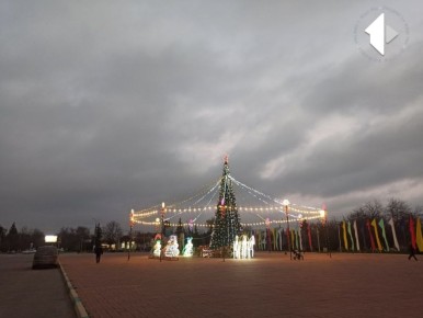 В Дубоссарах на площади тестируют праздничное освещение