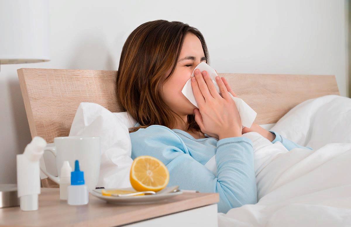 Бушующий в России гонконгский грипп «скашивает» взрослых буквально за пару часов — у заразившихся резко подскакивает температура и появляются адские боли по всему телу