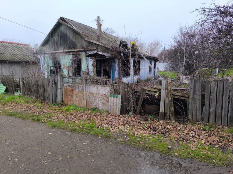В Бендерах мужчина без определённого места жительства поджёг заброшенный дом