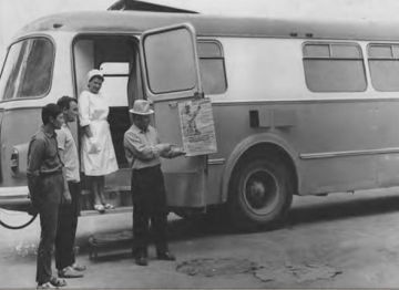 Рентгенкабинет на колёсах. Флюорографическое обследование работников Бендерской мебельной фабрики, 1969 год