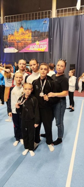 Акробаты из Приднестровья Владислав Мокрянский и Дарья Бэеску привезли бронзу с турнира Budapest International Acro Cup