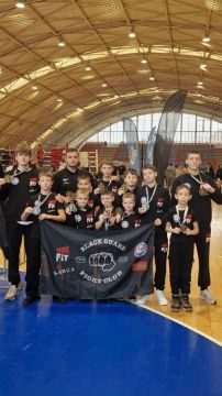  24  ,       , 8 (   )       Black Guard (- Color FIT)