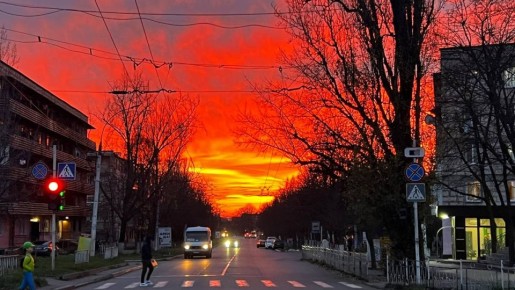Огненный закат сфотографировала наша подписчица на Балке