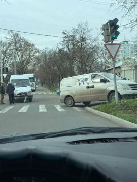 В Бендерах десятка столкнулось с бусом на перекрёстке