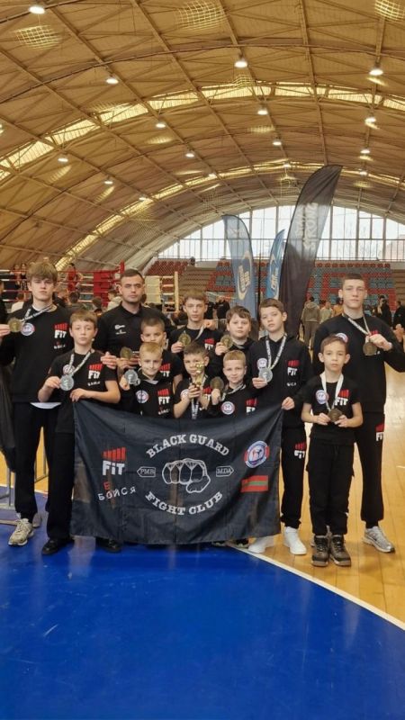 �� 24 ��������� �������, ������� ��������������� ��������� �������� � ����� ������, 8 (����� �� ������ �����) � ������� ������ �� ���������� �� �Black Guard� (������-����� �Color FIT�)