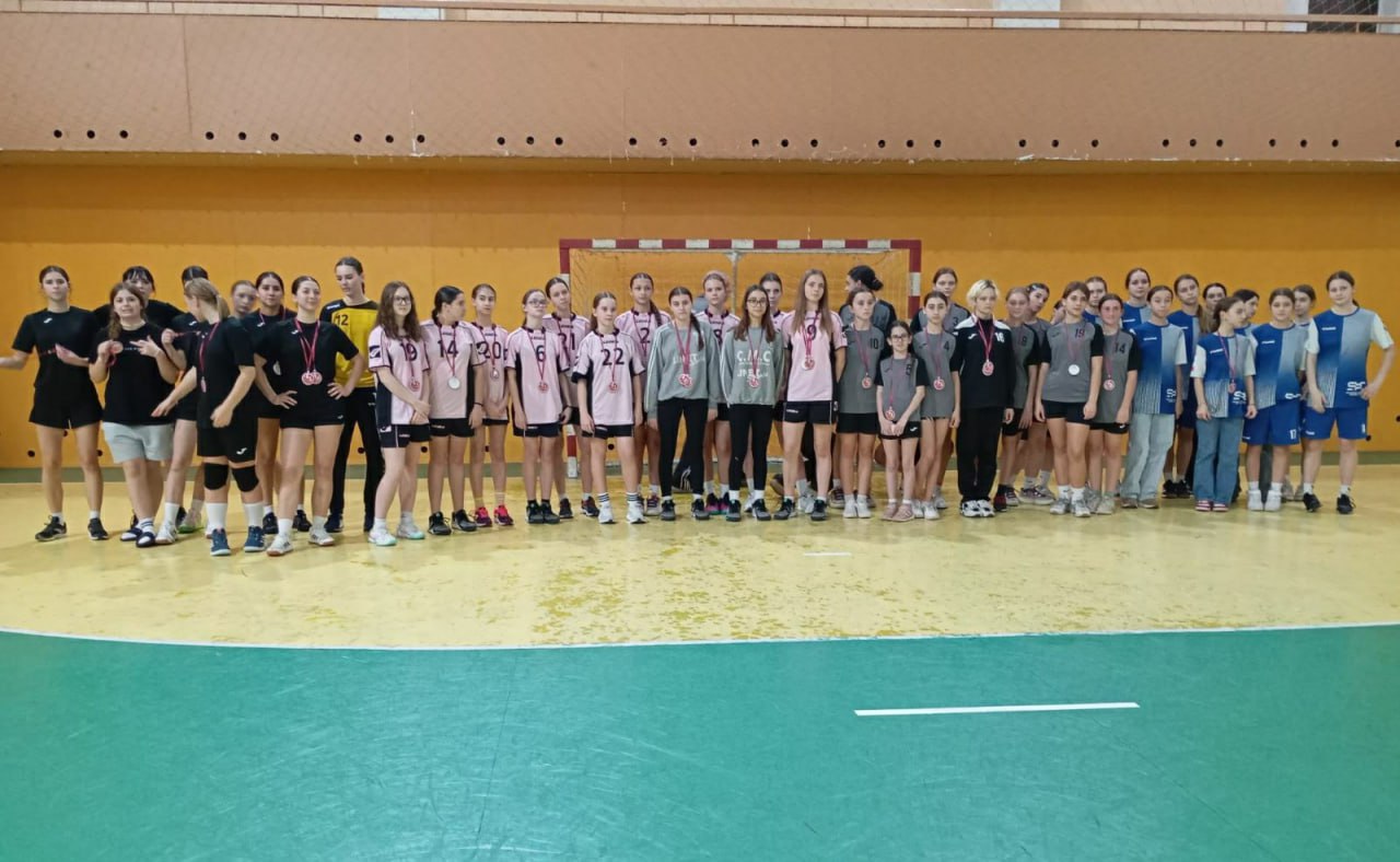 В период с 20 по 22 ноября в МОУ ДО «Чобручская ДЮСШ №4» состоялся турнир по гандболу, посвященный памяти заслуженного деятеля физической культуры и спорта ПМР Михаила Бордияна