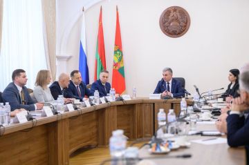 В Доме официальных приёмов Администрации Президента ПМР прошло расширенное совещание с участием Главы государства, а также членов президиумов Правительства и Верховного Совета республики