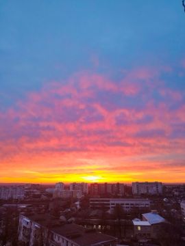 Необычный закат в столице. Фото нашей подписчицы