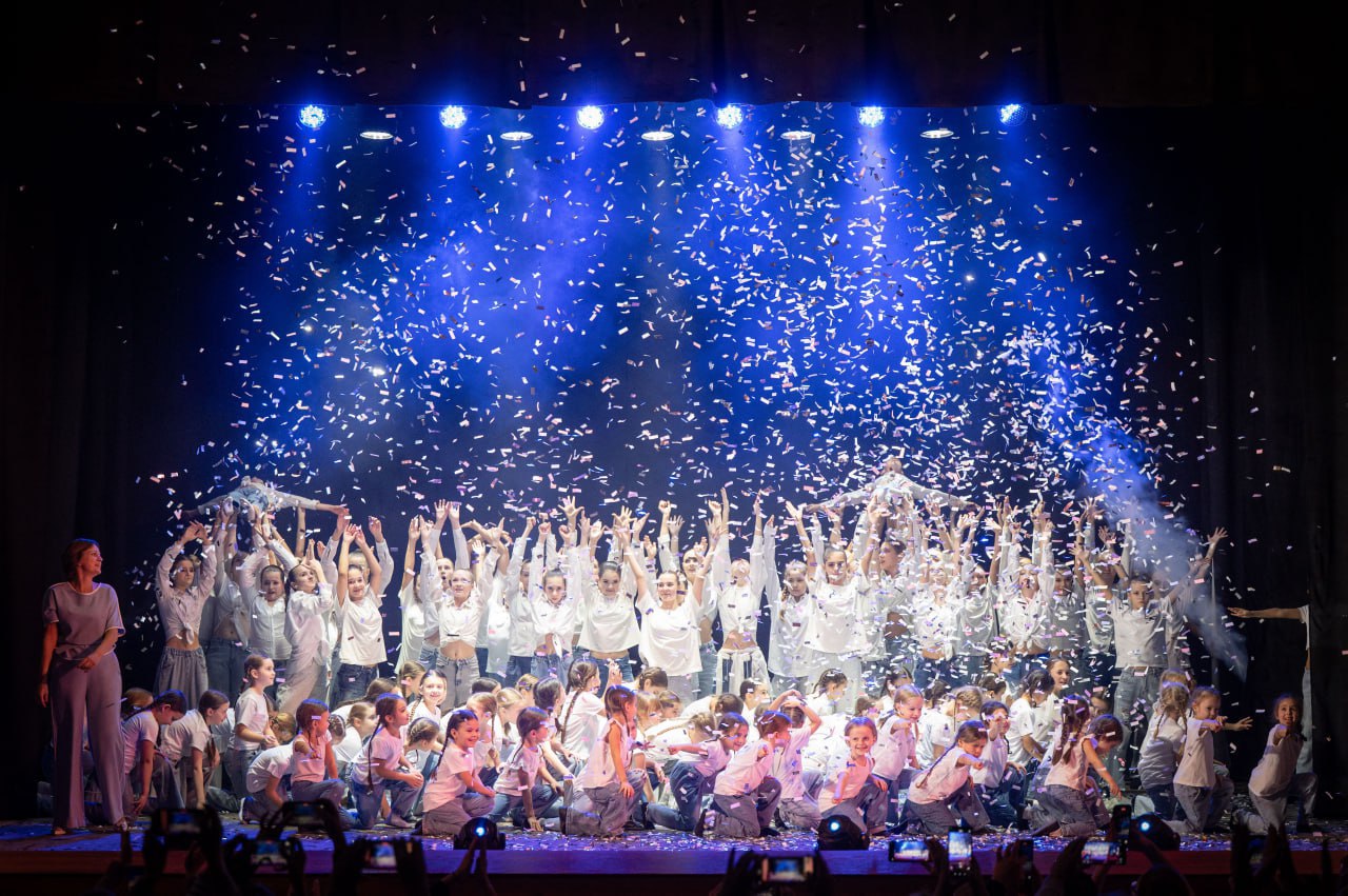 Атмосфера, эмоции и полный зал — так прошёл концерт «Позвони мне» в столичном Дворце культуры