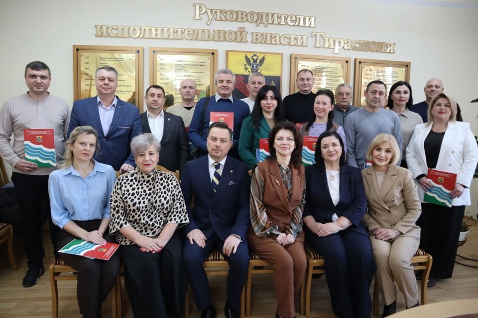 В Тирасполе состоялось торжественное награждение сотрудников столичной госадминистрации и руководителей столичных предприятий, которые оказали важное содействие в организации Единого дня голосования