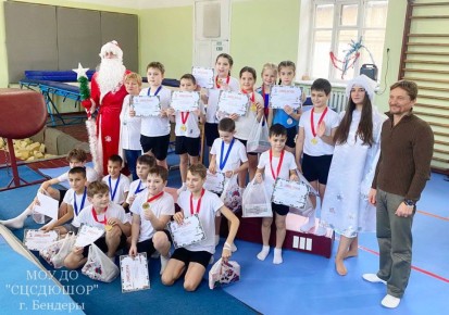 В СДЮШОР №1 г. Бендеры прошёл турнир по прыжкам на батуте «Рождественская звезда»