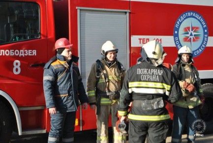 В Слободзее пожарные и спасатели устраняли последствия «взрыва газа» в многоэтажке