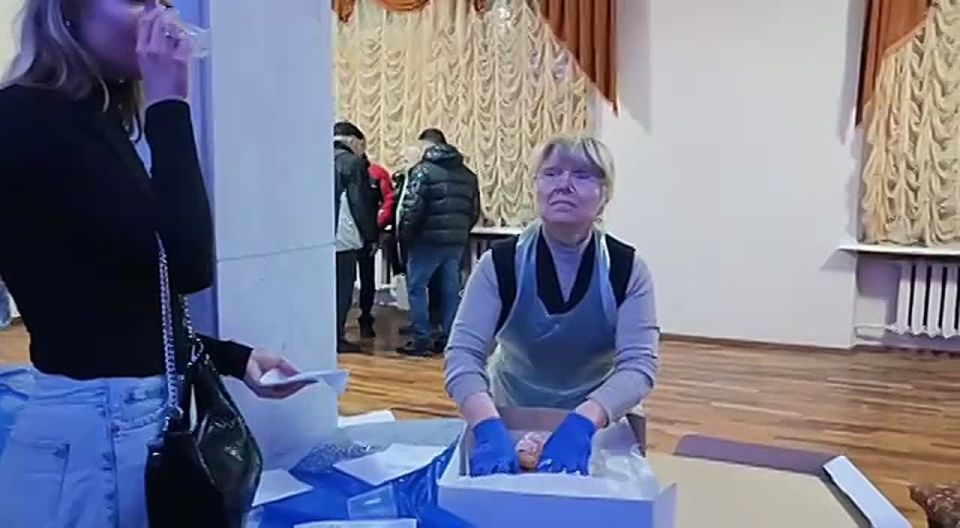 Три сотни пончиков разных видов приготовили в честь праздника