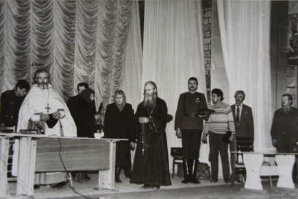 Сход потомков казаков. Зал заседаний городского Совета народных депутатов