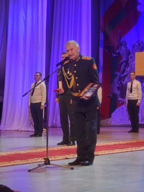 В номинации "Трудовая доблесть" сразу три победителя: начальник капитального строительства ООО "Шериф" Пётр Лялюк, дирижер оркестра Главного штаба Вооружённых сил ПМР Виталий Войнов и главный редактор республиканской газеты...