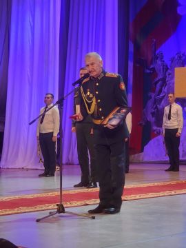 В номинации "Трудовая доблесть" сразу три победителя: начальник капитального строительства ООО "Шериф" Пётр Лялюк, дирижер оркестра Главного штаба Вооружённых сил ПМР Виталий Войнов и главный редактор республиканской газеты...