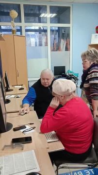 Столичные пенсионеры учатся регистрироваться на гугл-почте – так проходят курсы компьютерной грамотности от партии «Обновление»