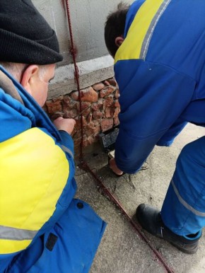 Замер контура заземления. Специалисты Слободзейского филиала ООО «Тираспольтрансгаз» проводят замер контура заземления у абонентов в селе Чобручи и селе Карагаше