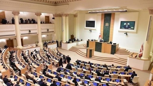 Парламент Грузии утвердил поправки в "Избирательный кодекс", согласно которым граждане страны смогут голосовать на выборах только на родине
