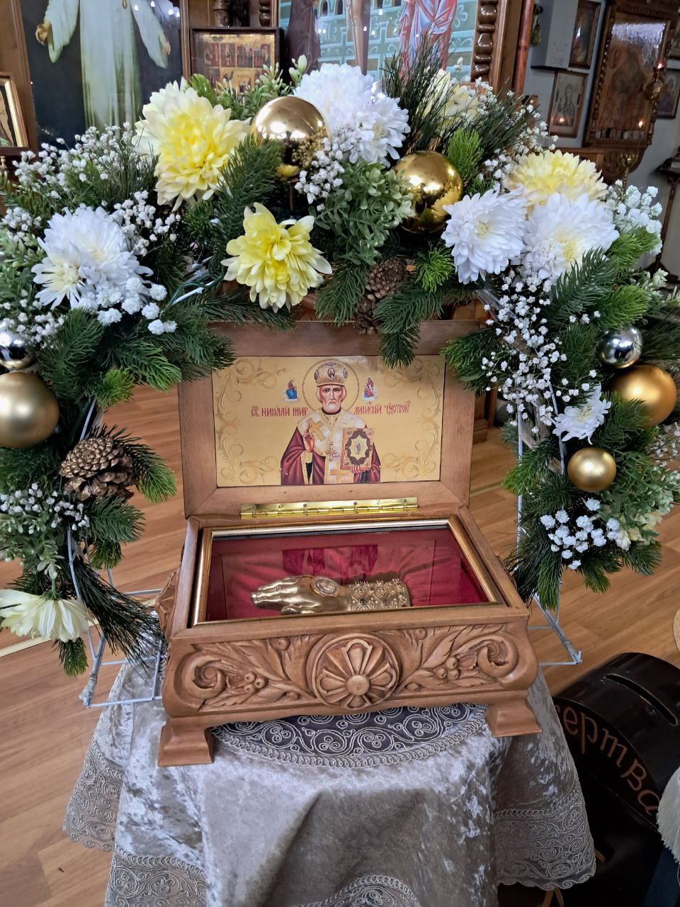 Святитель Николай, Мирликийский чудотворец является глубоко и особочтимым святым православных христиан, потому что по молитвам верующих он моментально прибегает на помощь к просящим, нуждающимся и скорбящим