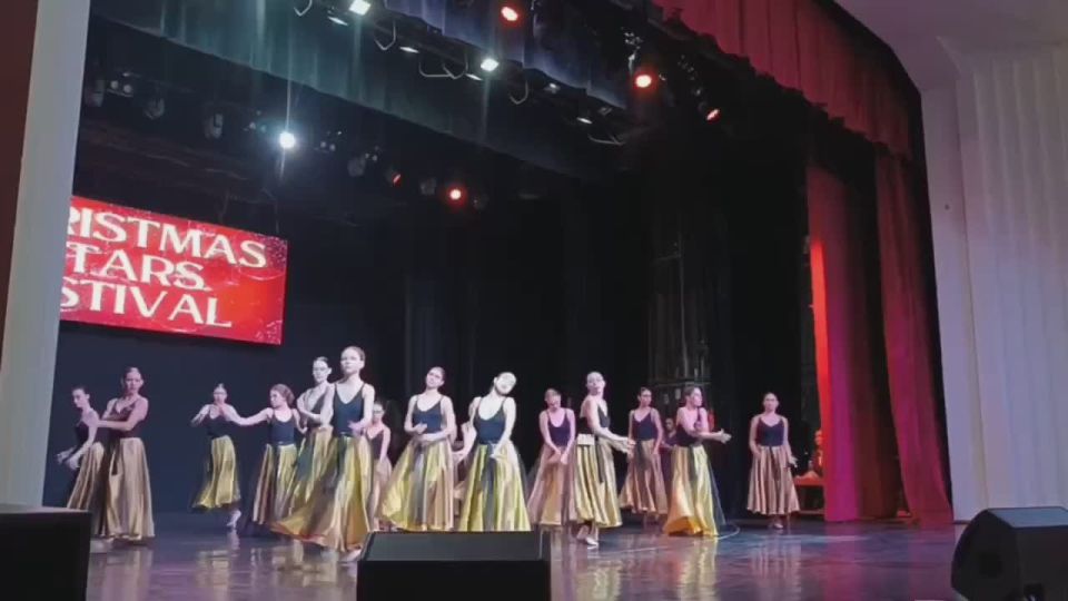 Танцоры и вокалисты со всей республики приехали сегодня в Бендеры, чтобы показать свои лучшие номера на новогоднем фестивале-конкурсе
