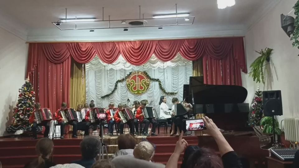 Ансамбль аккордеонистов исполнил «Петушиную польку»