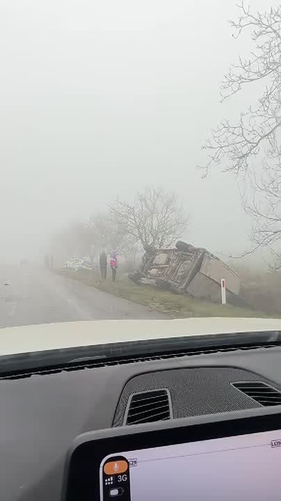 Вчера во время тумана под Каушанами столкнулся грузовик с машиной полиции