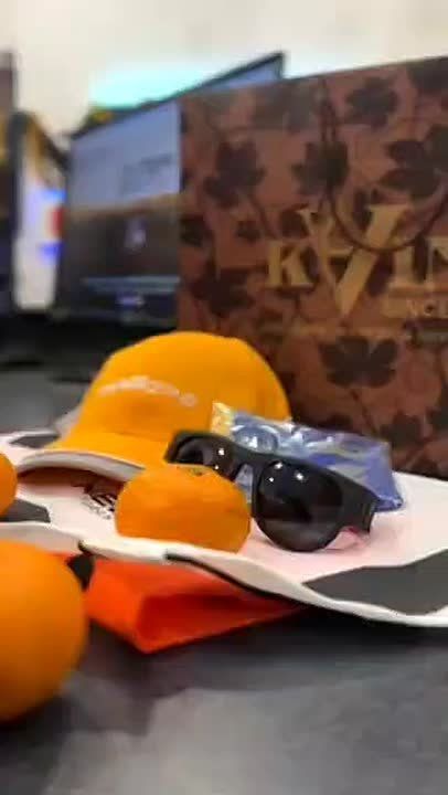 Банка чёрной икры от «Акватира», шампанское и брендовые бокалы от «КВИНТа», набор для водителя, торты и рождественские штоллены (немецкие пироги) от «ТХК» — весь этот праздничный набор можно выиграть завтра, дозвонившись на...