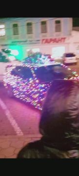 Еще один приднестровский водитель украсил свою красавицу по новогоднему