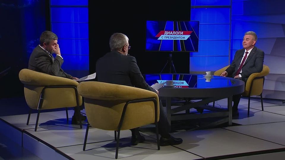 «У нас живёт многонациональный приднестровский народ со своей историей, со своими культурами, литературами, языками. Он есть, он стабилен. И на протяжении своей истории, коей уже 250 лет, он претерпевал многое. И победы, и...