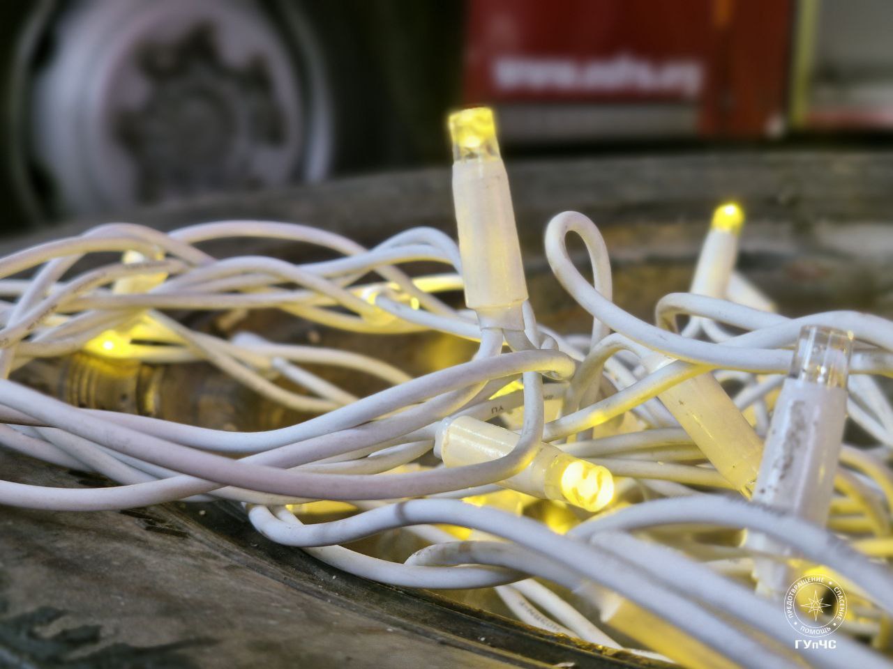 Новогодний «световой патруль» с конфетами