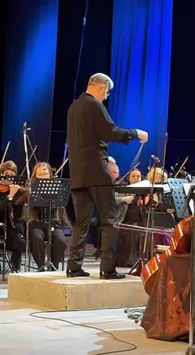 Во Дворце Республики проходит праздничный концерт Государственного симфонического оркестра — «Новогодний серпантин»