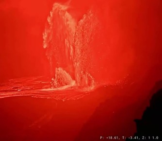 Вулкан Килауэа на Гавайях выбросил лаву на 420 метров