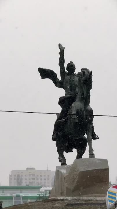 С первым снегом, столица!!!