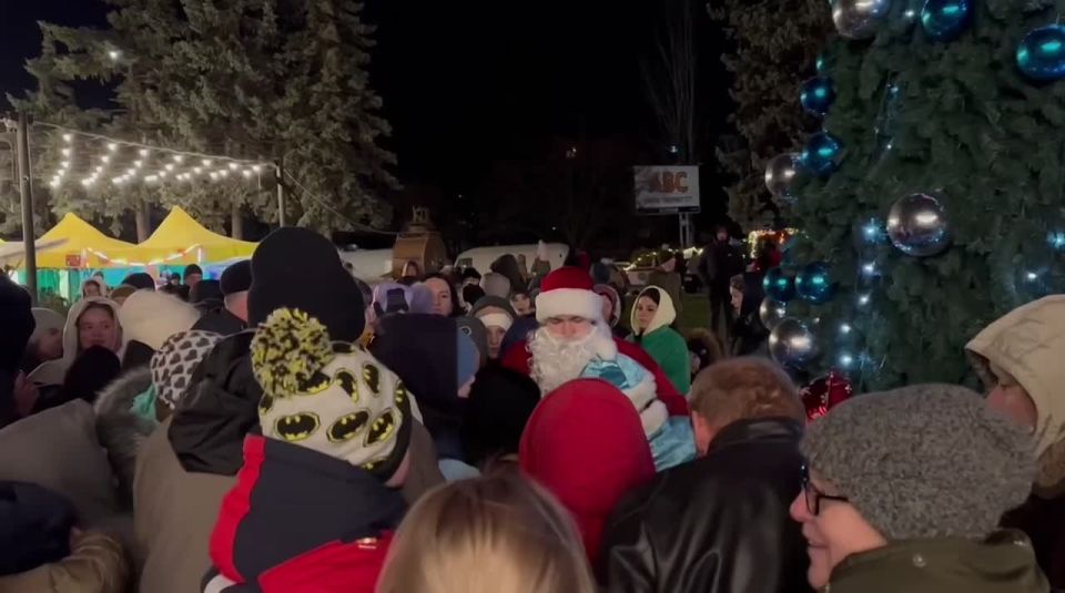 В сквере Авиаторов – не протолкнуться