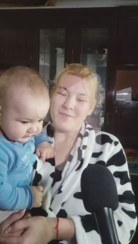 Этого сердцееда с обворожительной улыбкой зовут Никита, ему 8 месяцев, живёт в Дубоссарах